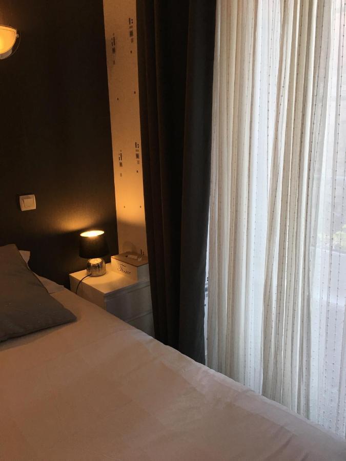 Le Grillon Hotel Pontorson Eksteriør billede