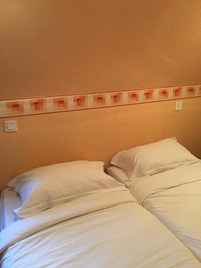 Le Grillon Hotel Pontorson Eksteriør billede