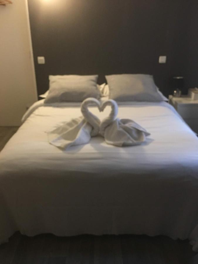 Le Grillon Hotel Pontorson Eksteriør billede